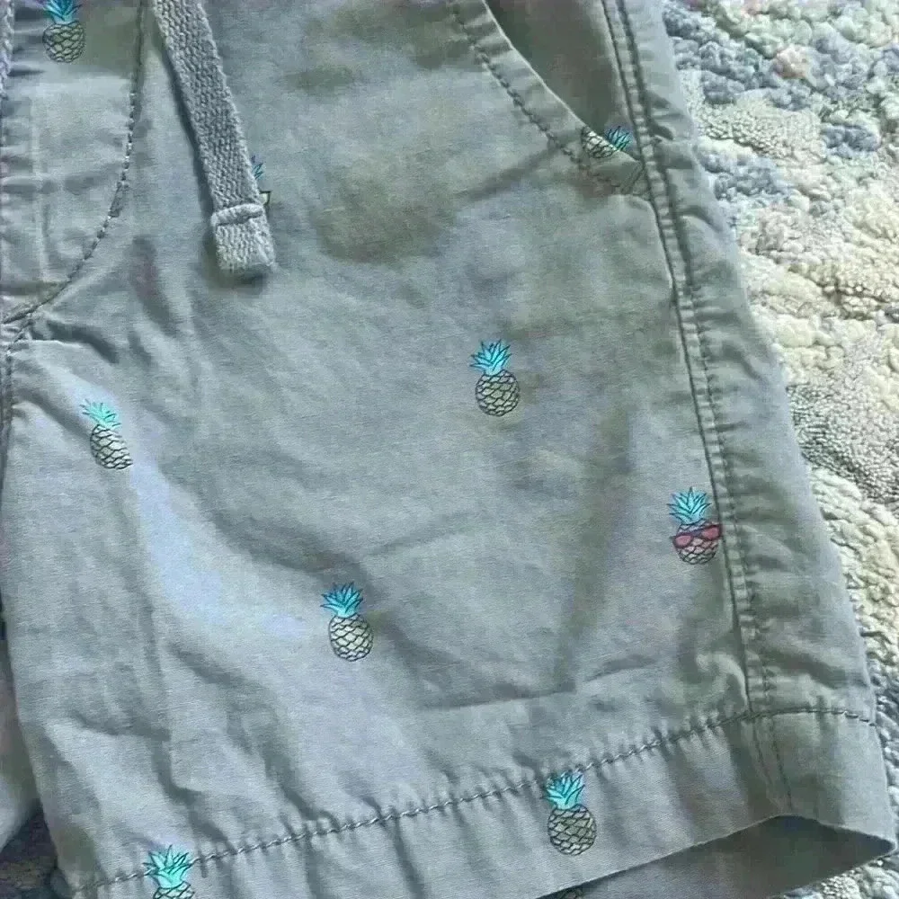 Gap pineapple shorts